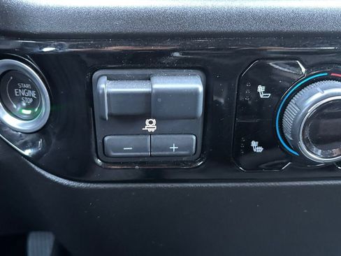 Used 2025 Chevrolet Silverado 1500 LT AWD/4WD image 19