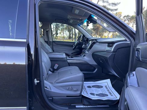 Used 2018 Chevrolet Suburban LT w/ LT Signature Package image 25