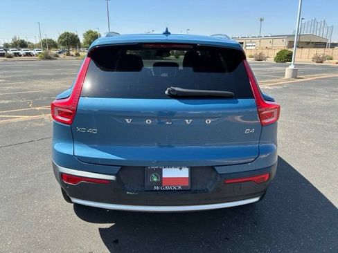 Used 2023 Volvo XC40 B4 Core w/ Convenience Package FWD image 6