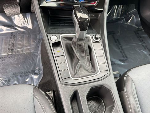 Used 2025 Volkswagen Jetta SE FWD image 16