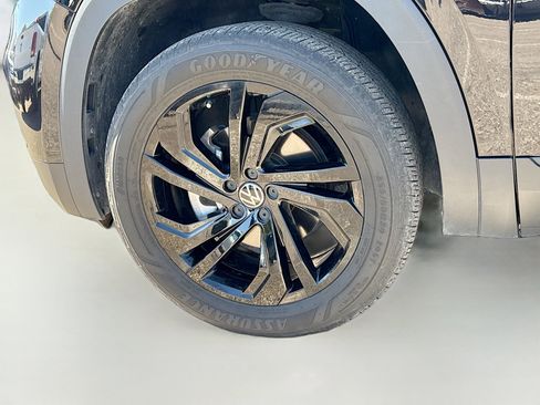 Used 2023 Volkswagen Atlas SE w/ Black Wheel Package image 42