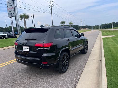 Used 2021 Jeep Grand Cherokee Laredo X RWD image 6