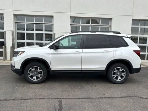 Used 2023 Honda Passport TrailSport image 3