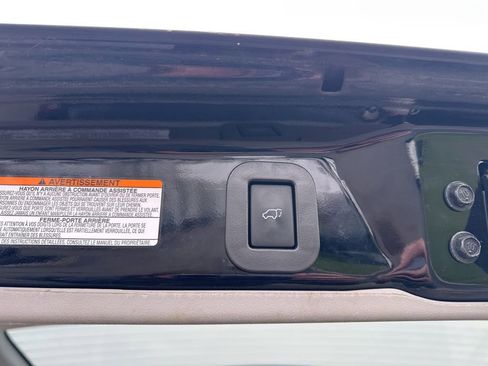 Used 2016 Toyota Sienna SE image 12