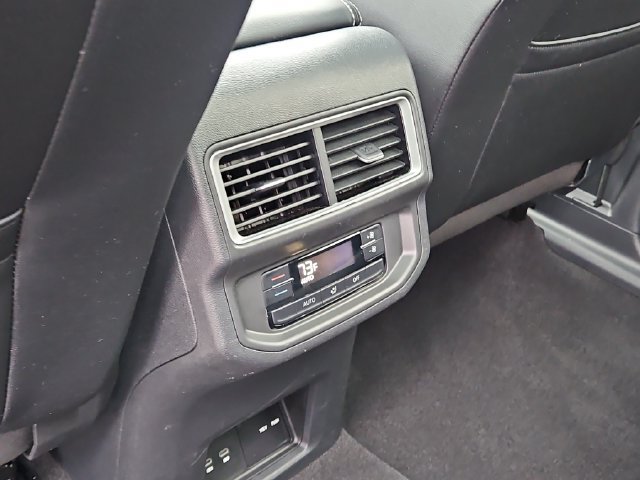 Used 2024 Volkswagen Atlas SE AWD/4WD image 10