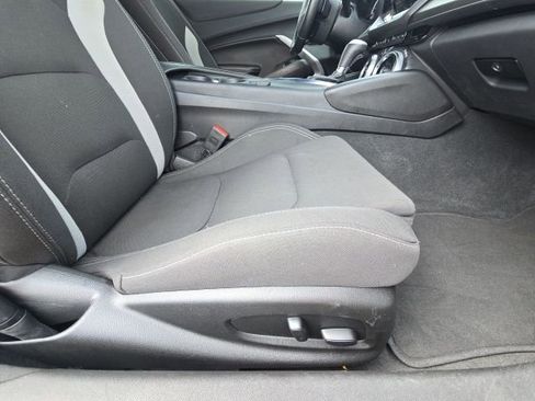 Used 2023 Chevrolet Camaro LT w/ Technology Package image 11