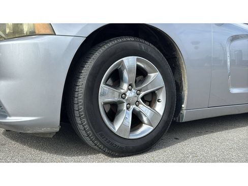 Used 2013 Dodge Charger SE RWD image 10