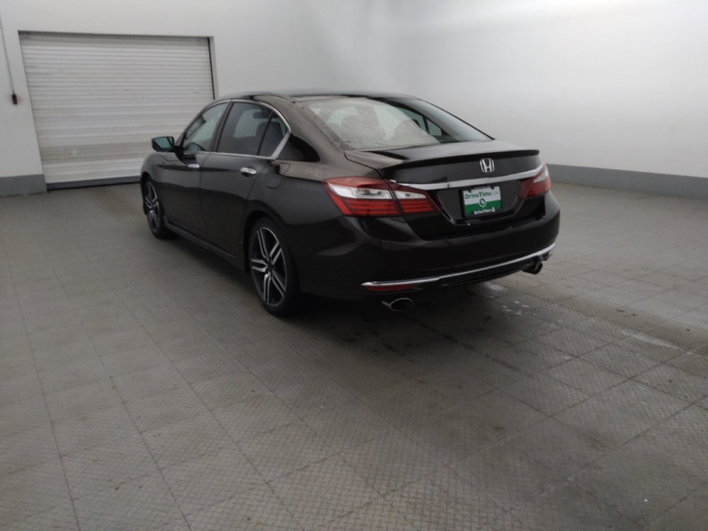 Used 2017 Honda Accord Sport image 5