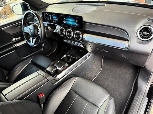 Used 2022 Mercedes-Benz GLB 250 4MATIC w/ Premium Package Lite image 7