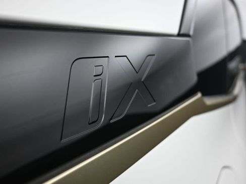 Used 2023 BMW iX xDrive50 AWD/4WD image 17