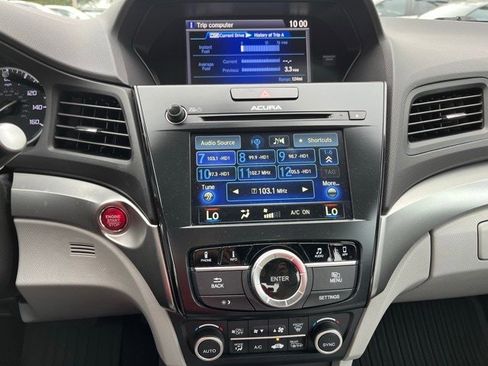 Used 2017 Acura ILX w/ Premium Package image 6