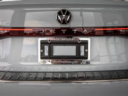 Used 2025 Volkswagen Jetta SE FWD image 14