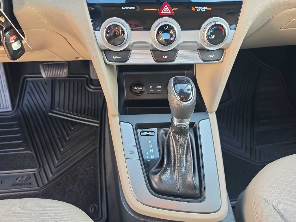 Used 2019 Hyundai Elantra SE FWD image 18