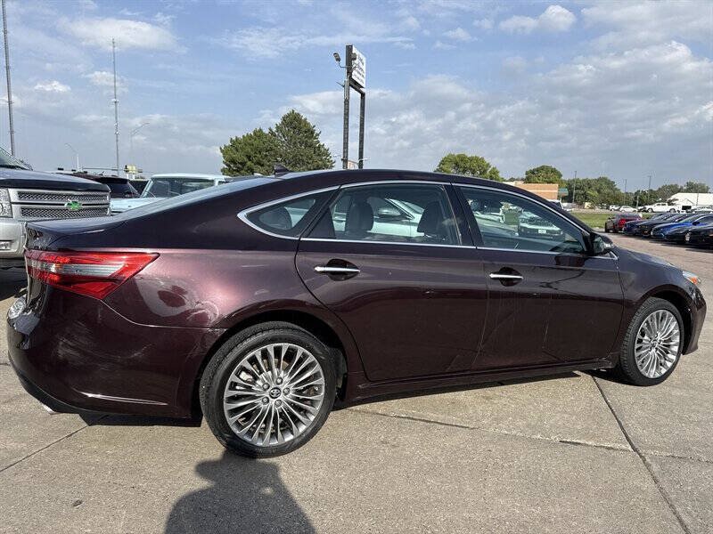 Used 2016 Toyota Avalon Limited w/ Toyota Safety Sense Package FWD image 8