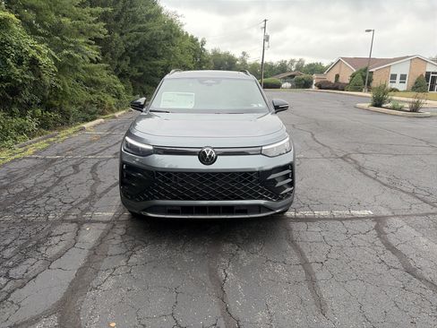 New 2026 Volkswagen Tiguan SE R-Line AWD/4WD image 2