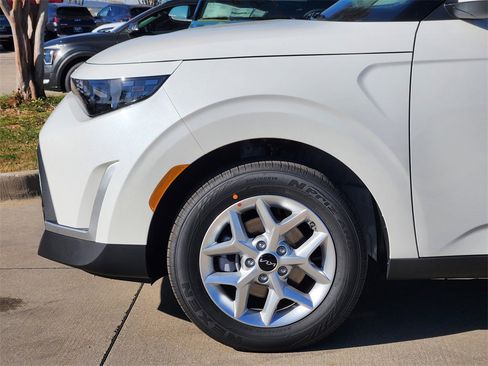New 2025 Kia Soul LX image 5