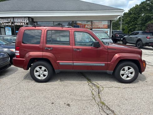 Used 2009 Jeep Liberty Sport w/ Popular Equipment Group AWD/4WD image 4