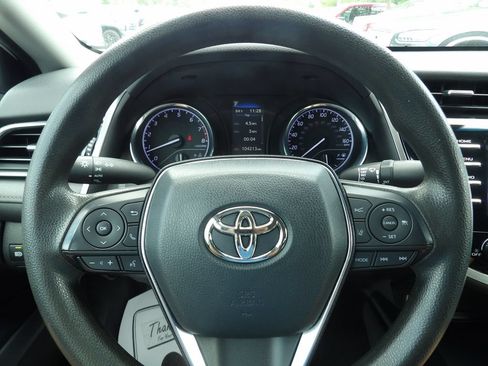 Used 2020 Toyota Camry LE FWD image 14