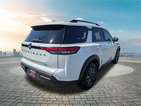 Certified 2024 Nissan Pathfinder SV FWD image 5