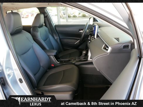 Used 2024 Toyota Corolla Cross XLE w/ Convenience Package FWD image 8