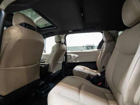 Used 2024 Toyota Sienna XLE image 37