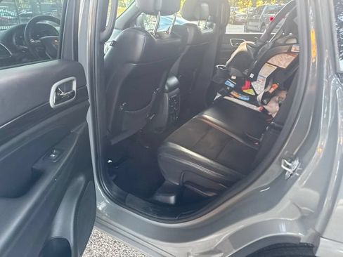 Used 2021 Jeep Grand Cherokee Laredo X AWD/4WD image 5