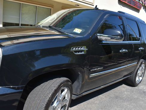 Used 2011 Cadillac Escalade Premium AWD/4WD image 50