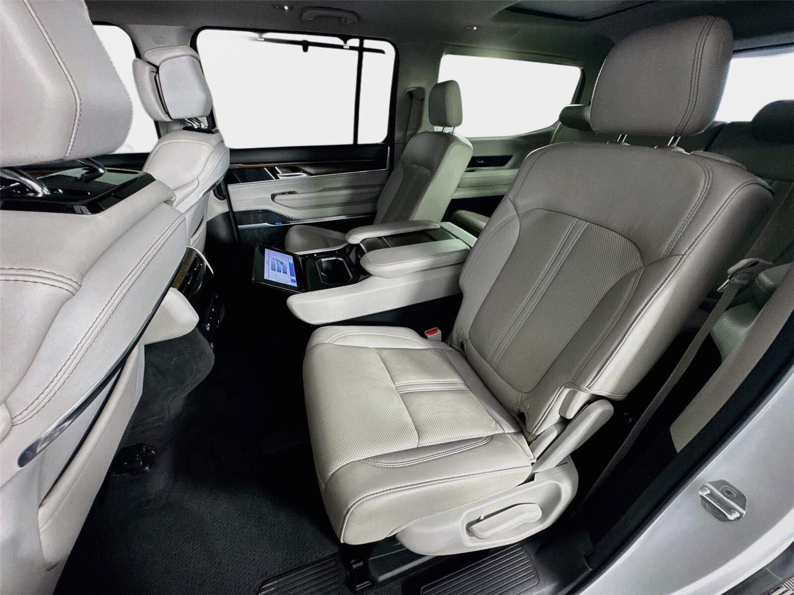 Used 2022 Jeep Grand Wagoneer Series I AWD/4WD image 24