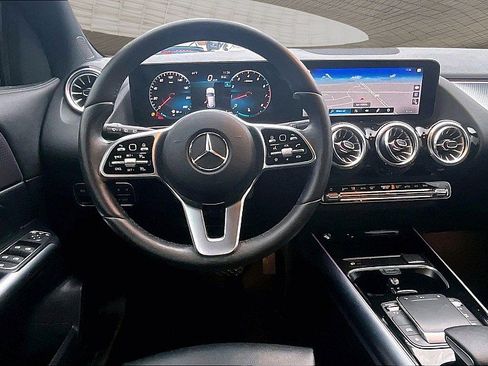 Used 2022 Mercedes-Benz GLA 250 4MATIC image 4