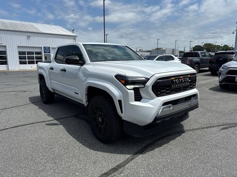 Used 2024 Toyota Tacoma Limited w/ Limited Package (LT) AWD/4WD image 7
