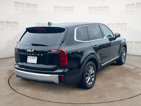 Used 2023 Kia Telluride LX FWD image 5