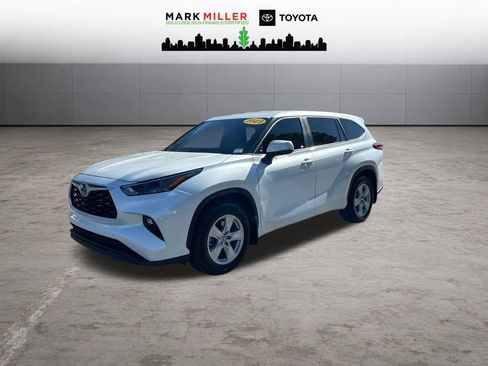 Used 2023 Toyota Highlander LE AWD/4WD image 1