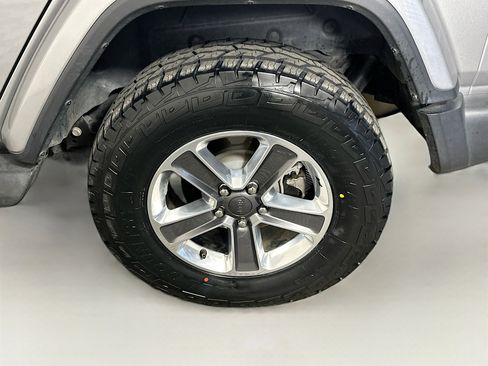 Used 2021 Jeep Wrangler Unlimited Sahara image 11