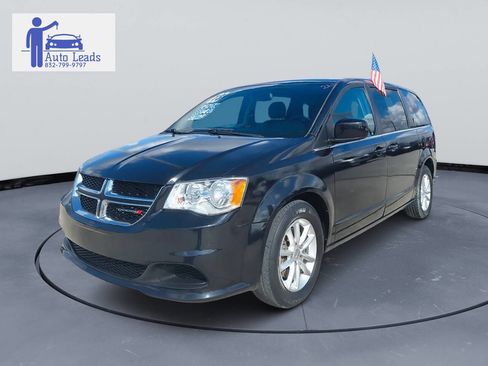 Used 2018 Dodge Grand Caravan SXT image 3