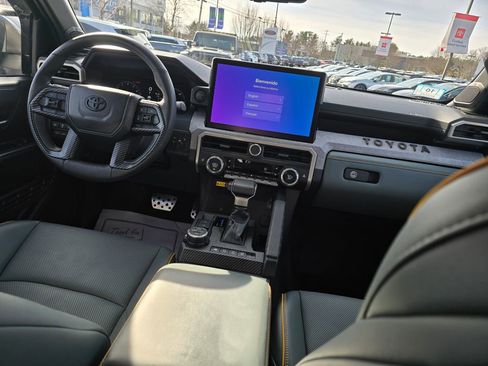 Used 2024 Toyota Tacoma Trailhunter image 15