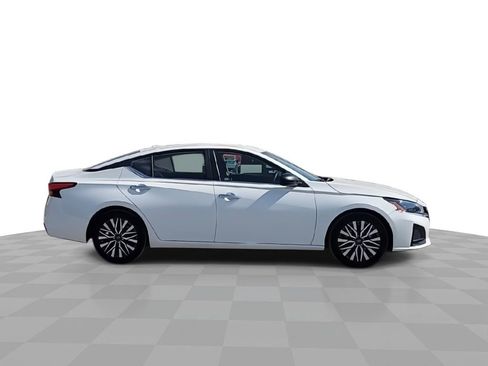 Used 2025 Nissan Altima 2.5 SV image 9