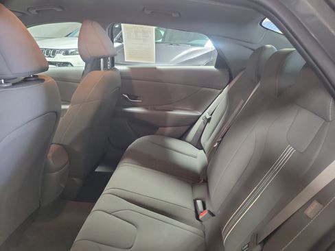 Used 2024 Hyundai Elantra SEL FWD image 9