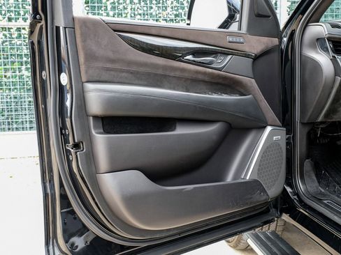 Used 2019 Cadillac Escalade ESV Platinum image 36