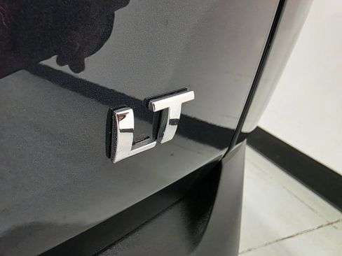 Used 2021 Chevrolet Traverse LT image 32