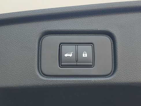 Certified 2025 Nissan Pathfinder Platinum FWD image 11