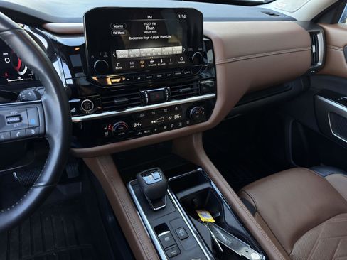 Used 2024 Nissan Pathfinder Platinum w/ Lighting Package (N93) image 20