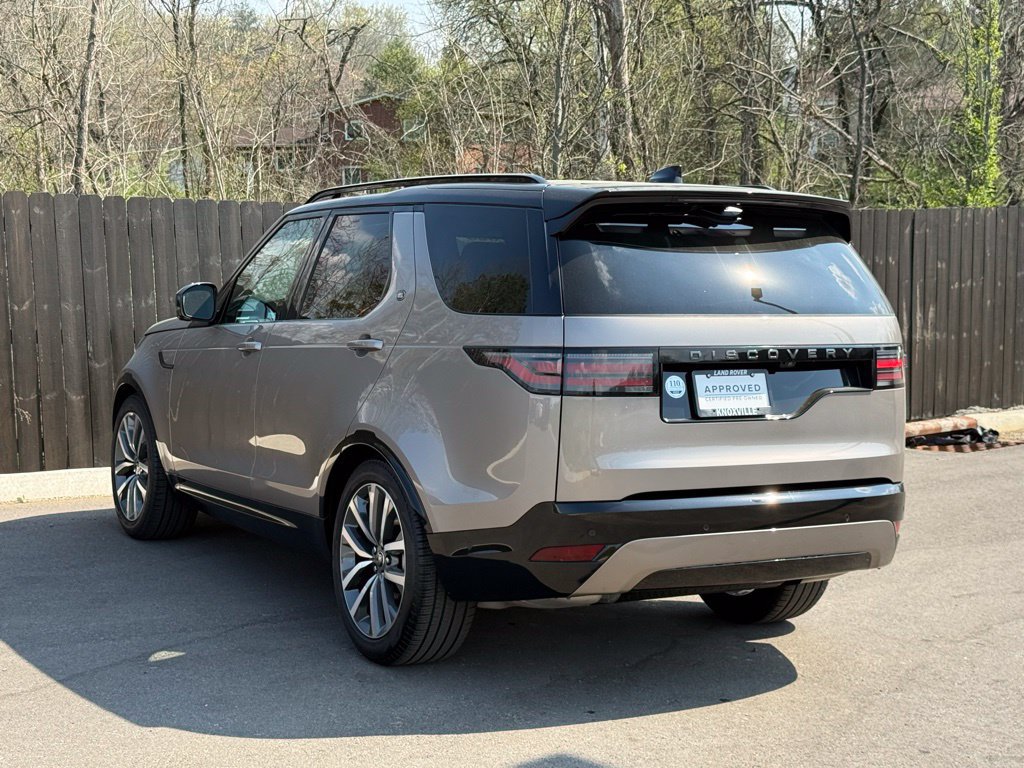Certified 2025 Land Rover Discovery Dynamic SE AWD/4WD image 3