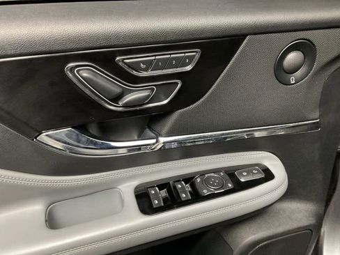 Used 2021 Lincoln Corsair Reserve image 11