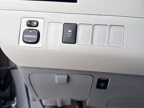 Used 2013 Toyota Sienna LE FWD image 19