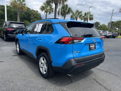 Used 2021 Toyota RAV4 XLE w/ Convenience Package FWD image 8