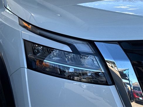 Used 2024 Nissan Pathfinder Platinum w/ Cargo Package image 4