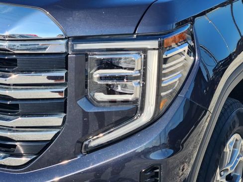Certified 2025 GMC Sierra 1500 SLT RWD image 9