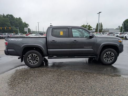 Used 2022 Toyota Tacoma TRD Sport w/ Technology Package AWD/4WD image 7