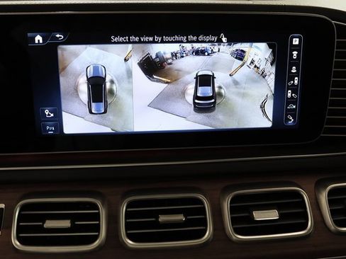 Used 2024 Mercedes-Benz GLS 580 4MATIC image 23