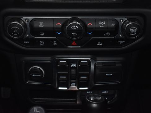 Used 2023 Jeep Wrangler Unlimited Sahara AWD/4WD image 27